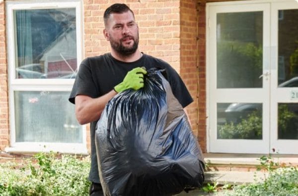 House clearing experts clearing rubbish